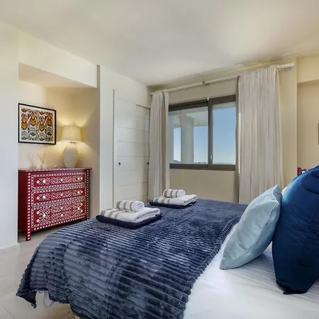Apartment Tranquil 2-bed Alanda Flamingos *