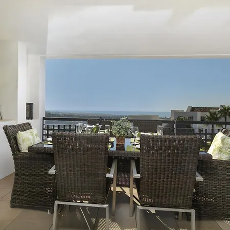 Apartment Tranquil 2-bed Alanda Flamingos