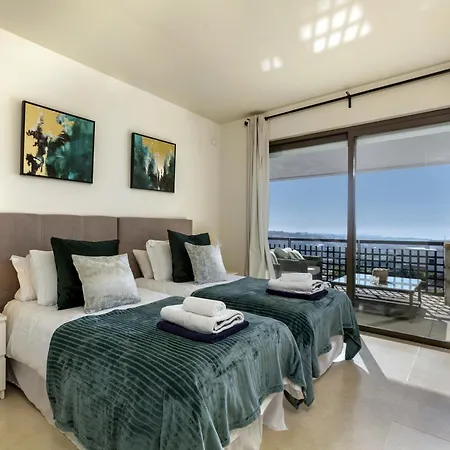 Tranquil 2-bed Alanda Flamingos